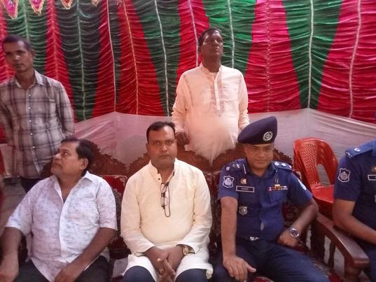 দুর্গাপূজার বিজয়া দ্শমী কে ঘিরে,পূজা মন্ডপ গুলোতে চলছে সাজ সাজ রব, মহা নবমীতে চলছে যজ্ঞ, আরাধনা ও পূজা অর্চনা। 