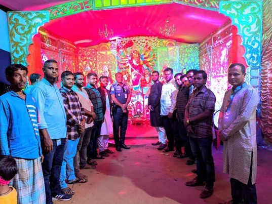 কালীপুর ইউনিয়ন এর তৃনমুল আওয়ামীলীগের পুজা মন্ডপ পরিদর্শন ও আর্থিক অনুদান প্রদান। 