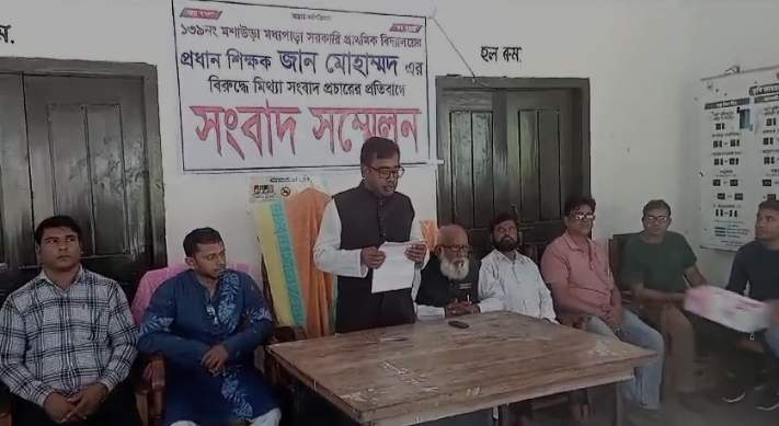 কুষ্টিয়া দৌলতপুরে ১১ নং আদাবাড়িয়া ইউনিয়নের বর্তমান চেয়ারম্যান মোঃ আব্দুল বাকীকে প্রাণনাশের হুমকির প্রতিবাদে সংবাদ সম্মেলন 