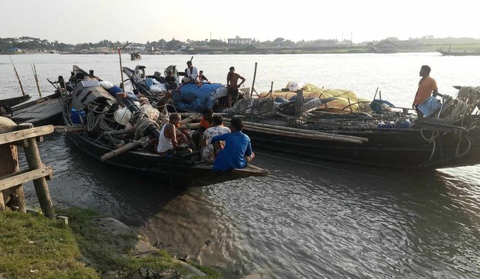 ঋণের বোঝা মাথায় নিয়ে মৎস্য আহরণে রামপালের ৫ শতাধিক জেলে বহদ্দারের সমুদ্রে যাত্রা 