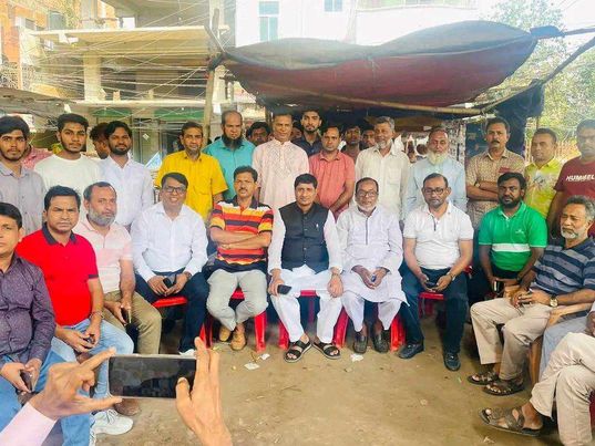 কালিয়াকৈরে অবরোধবিরোধী কর্মসূচি নিয়ে মাঠে ছিল আওয়ামী লীগ ও অংগসংগঠনের নেতা কর্মী বৃন্দ। 