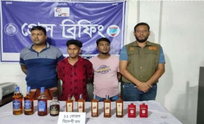 বেনাপোলে ডিবির অভিযানে বিদেশি মদসহ ৩ জন আটক 