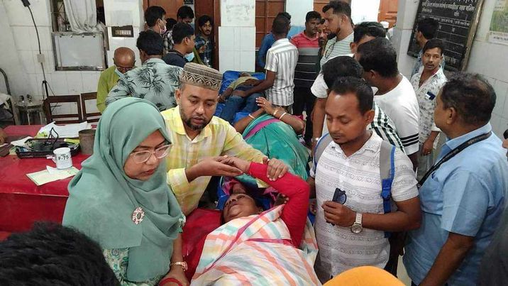 নড়াইলে সড়ক দূর্ঘটনায় ড্রাইভার মেয়রসহ আহত-৩, নিহত ১