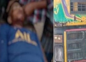 লোহাগড়ায় ট্র্যাক মোটরসাইকেলের মুখোমুখি যুবক নিহত।