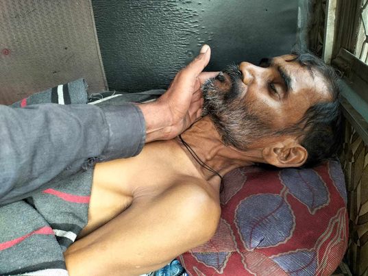 বেনাপোল স্থলবন্দরে রাজ করন সিং (৩২) নামে এক ভারতীয় ট্রাক হেলপারের মৃত্যু হয়েছে।