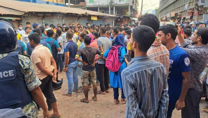 গাজীপুরে পোশাকশ্রমিক-পুলিশ সংঘর্ষ, নারী নিহত 
