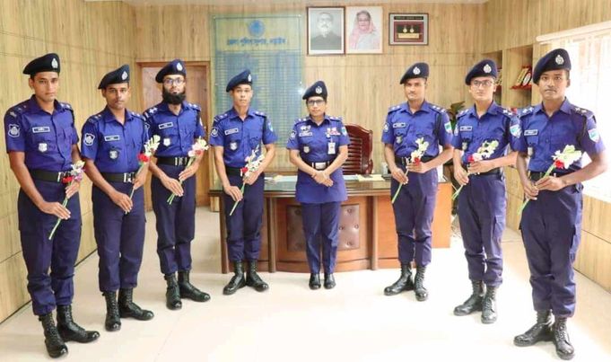 নড়াইল জেলায় শিক্ষানবিস ০৭ জন এসআই যোগদান 
