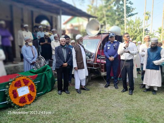  রাষ্ট্রীয় শেষ শ্রদ্ধা গার্ড অফ অনারের মধ্য দিয়ে ঘোড়াডাঙ্গা পারিবারিক গোরস্থানে চির সমাহিত হলেন জাতির শ্রেষ্ঠ সন্তান মরহুম বীরমুক্তিযোদ্ধা আব্দুর রহিম উদ্দিন। 