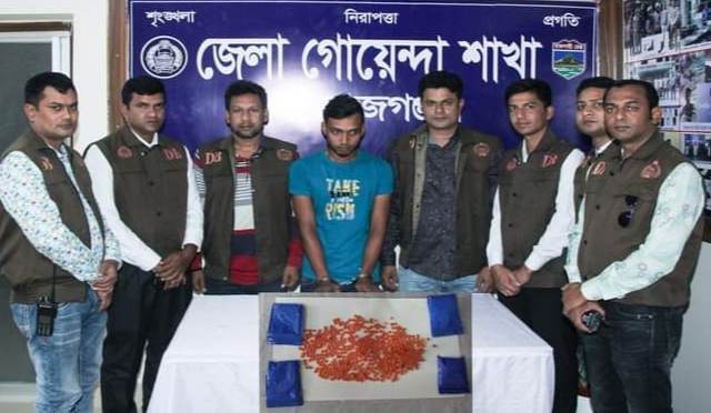 সিরাজগঞ্জে ডিবি পুলিশের জালে ০২ মাদক কারবারি আটক