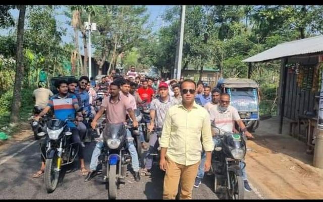 বাঁশখালীতে এমপি আলহাজ্ব মোস্তাফিজুর রহমান চৌধুরী ১ হাজারের অধিক মোটরসাইকেল নিয়ে শোভাযাত্রা করে চমক সৃষ্টি করেছেন। 