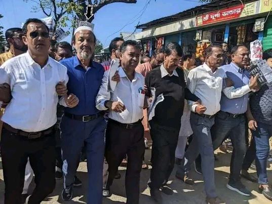  সুনামগঞ্জের ধর্মপাশা উপজেলায় এক দফা দাবিতে ৮ নেতাকর্মী গ্রেফতার। 