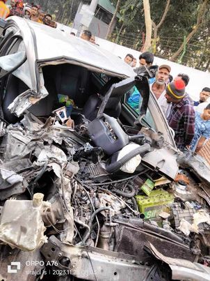 সাতক্ষীরায় ট্রাক-প্রাইভেটকারের মুখোমুখি সংঘর্ষ, ভারতীয় স্বামী-স্ত্রী নিহত
