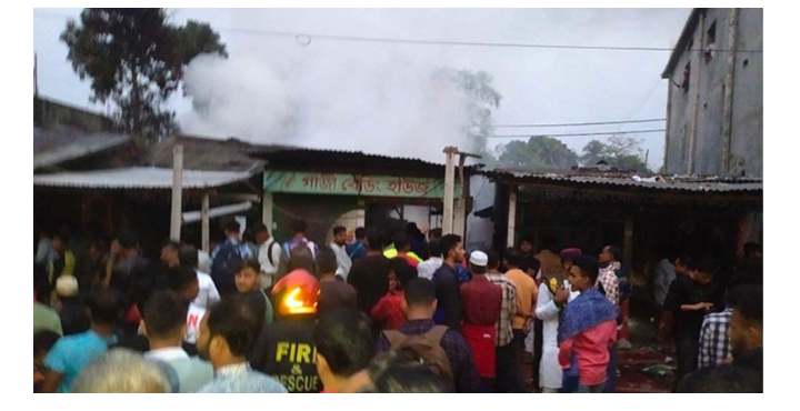 খুলনার দৌলতপুরে তুলার দোকানে আগুন আবু বকার সিদ্দিক হিরা খুলনা বিভাগীয় ব্যুরো প্রধান 