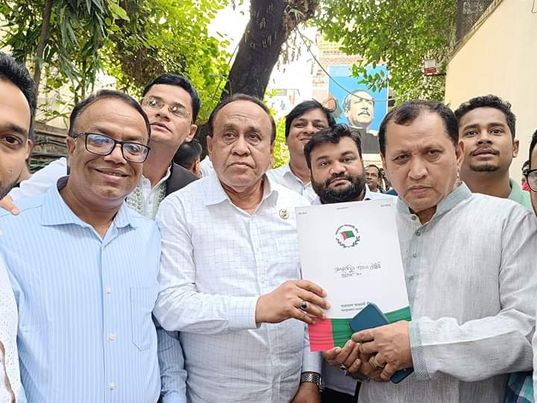 মনোনয়নপত্র জমা দিলেন বাঁশখালীর নৌকার মাঝি এমপি মোস্তাফিজ