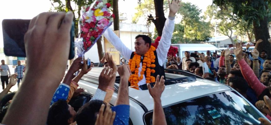 ঠাকুরগাঁও -২ আসনের নৌকার মাঝি মাজহারুল ইসলাম সুজনকে সৈয়দপুর বিমানবন্দরে রিসিভ করতে হাজার হাজার মানুষের ঢল। 