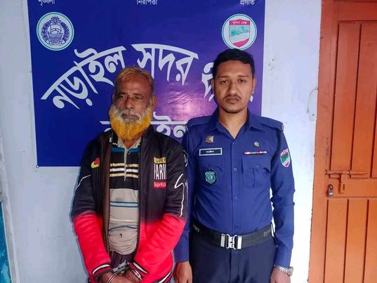 নড়াইল সদর থানা পুলিশের অভিযানে ০৬ মাসের সাজা প্রাপ্ত আসামীসহ সর্বমোট ০৪ জন গ্রেফতারী 
