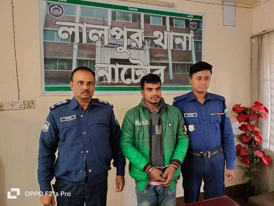 নাটোর লালপুর থানার ওসির ইউনিফর্ম পরিহিত ছবি ব্যবহার করে বিভিন্ন প্রকার ভয়ভিতি প্রদান করে আর্থিক সুবিধা নেয়ার চেষ্টা 