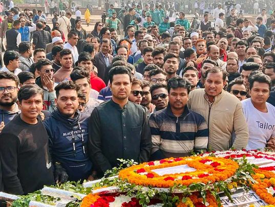 শহীদ বুদ্ধিজীবী দিবসে সোহরাওয়ার্দী কলেজ প্রশাসন বধ্যভূমিতে পুষ্পঅর্পণ করেন 