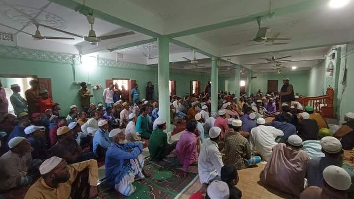হরিপুরে গেদুরা, মারাধার গ্রামে পবিত্র জুম'আর নামাজ আদায় শেষে মতবিনিময় করলেন মাজহারুল ইসলাম সুজন। 