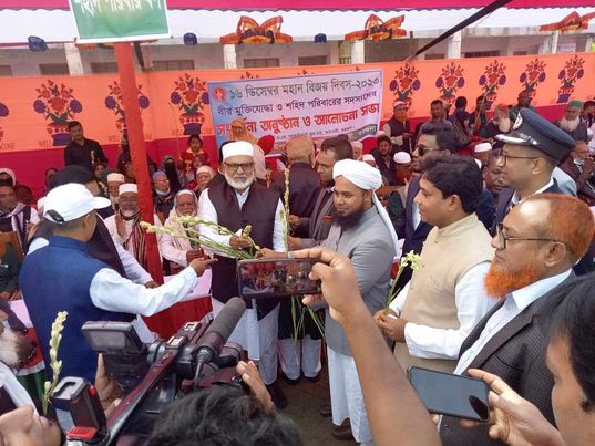 আমতলীতে মুক্তিযোদ্ধাদের সাথে কুশল বিনিময় 