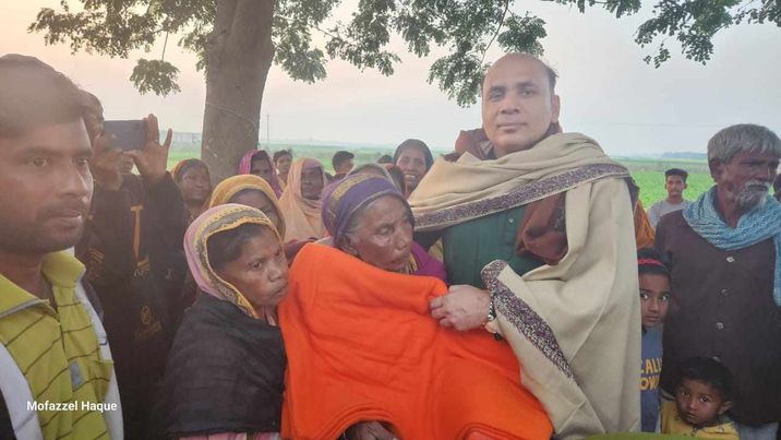 ।।দৌলতপুরে মোফাজ্জল হকের উদ্যোগে অসহায় শীতার্তদের মাঝে কম্বল বিতরণ।।