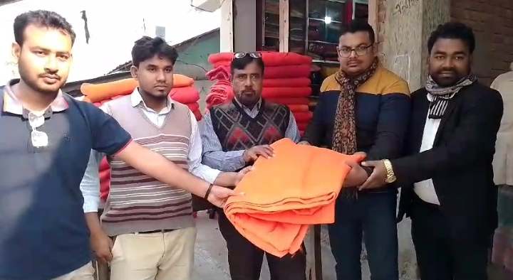 ।। দৌলতপুর প্রেস ক্লাব ডিপিসি এর উদ্যোগে শীতার্তদের মাঝে কম্বল বিতরণ ।। 