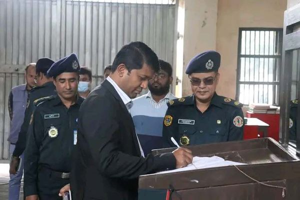 চাঁদপুর জেলা কারাগার পরিদর্শন করেছেন বিজ্ঞ জেলা ম্যাজিস্ট্রেট চাঁদপুর।
