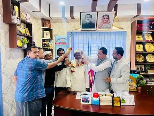 ০৫নং বাড়বকুণ্ড ইউনিয়নের ০৫ নং ওয়ার্ড বিএনপির সাধারণ সম্পাদক সালেক আহম্মেদ বিএনপি থেকে আওয়ামিলীগে