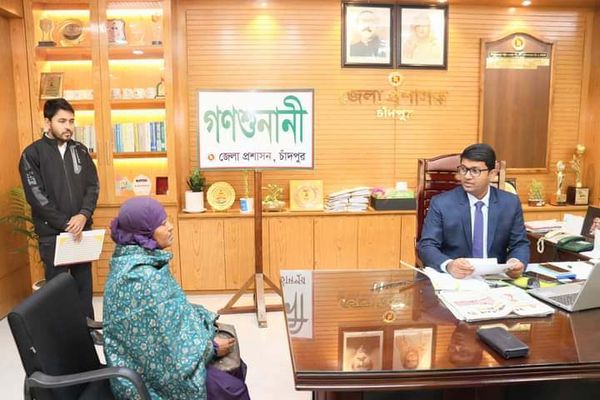 গণশুনানি আয়োজন করলেন জেলা প্রশাসক চাঁদপুর।