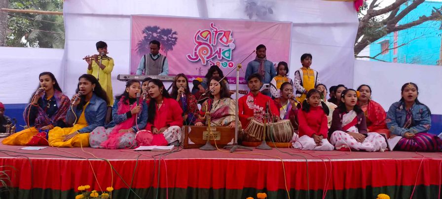 নওগাঁ প্রতিনিধিঃ নওগাঁয় পৌষ উৎসব অনুষ্ঠিত হয়েছে। 