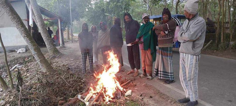  শীতের প্রতাপে কাপছে দক্ষিনাঞ্চলের মানুষ শীতের প্রতাপে ব‍্যাহত হচ্ছে 