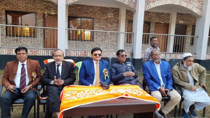 নড়াইলের লোহাগড়া উপজেলার স্বনামধন্য দুই শিক্ষাপ্রতিষ্ঠানের মধ্যে প্রীতি ক্রিকেট ম্যাচ অনুষ্ঠিত। 
