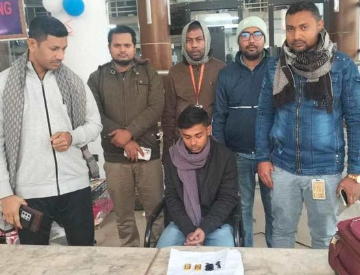 বেনাপোল চেকপোষ্টে ২টি স্বর্ণের বারসহ এক পাসপোর্ট যাত্রী আটক করেছে কাস্টমস শুল্ক গোয়েন্দা 