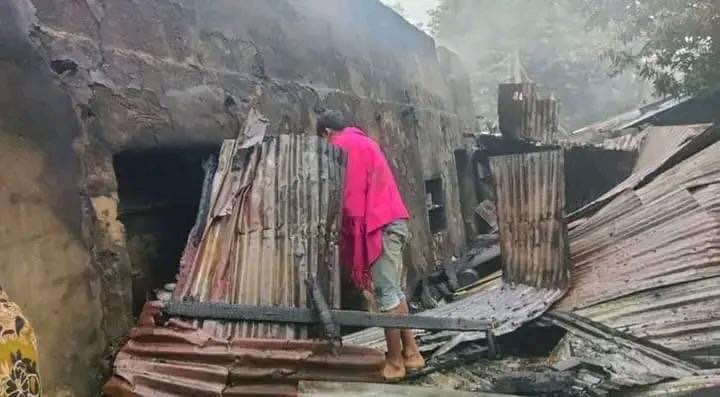 বোয়ালখালীতে আগুনে পুড়লো ৫ বসতঘর 