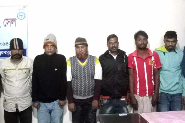 মানিকগঞ্জ ডিবি পুলিশের এক দিনের পৃথক তিন অভিযানে ১০ লক্ষ ৪০ হাজার টাকার মাদক উদ্ধার, গ্রেফতার ৬ মাদক কারবারি।