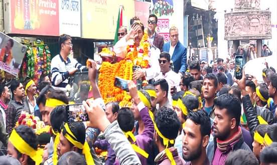 ৩০০নং পার্বত্য বান্দরবান সংসদীয় আসনে ৭ম বারের মতো বিপুল ভোটে নির্বাচিত মাননীয়, জাতীয় সংসদ সদস্য, পার্বত্য জনপদের চির সবুজ জননেতা, প্রাত্তন মাননীয় মন্ত্রী, জনাব বীর বাহাদুর উশৈসিং এম পি কে ফুলেল শুভেচ্ছা। 