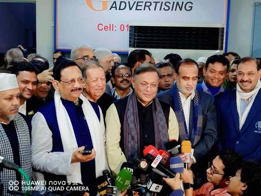 পররাষ্ট্র মন্ত্রী চট্টগ্রাম আগমনে বিমানবন্দরে সংবর্ধনা।