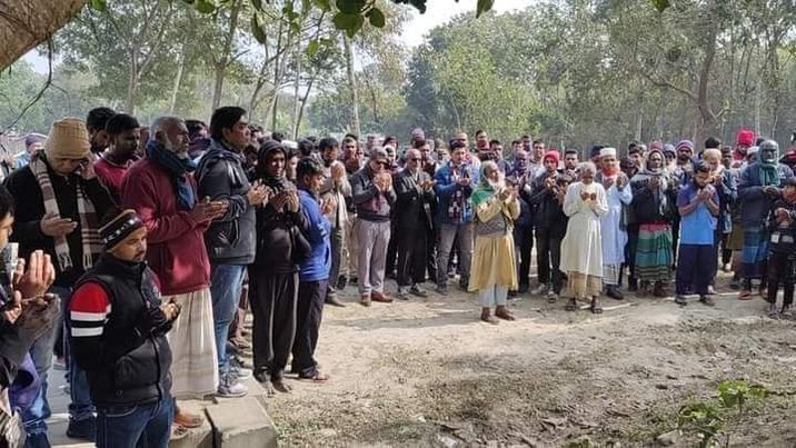 কুষ্টিয়া কুমারখালী কয়া ইউনিয়ন বের কালোয়া গ্রামের জিয়ারুল ইসলাম জিয়া নৌকা মার্কা প্রতীকে ভোট দেওয়ায় নৃশংসভাবে গুলি করে এবং কুপিয়ে হত্যা করে কিছু দুর্বৃত্ত সন্ত্রাসী বাহিনী। 