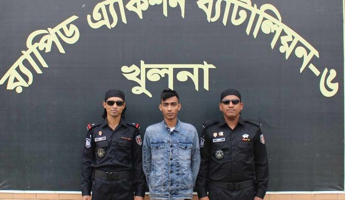 বাগেরহাটের ফকিরহাটে দুই তরুনীকে আটকে রেখে গণধর্ষণ মামলার অন্যতম প্রধান আসামীকে ৪৮ ঘন্টার মধ্যে গ্রেফতার করেছেন র‌্যাব- ৬ | 