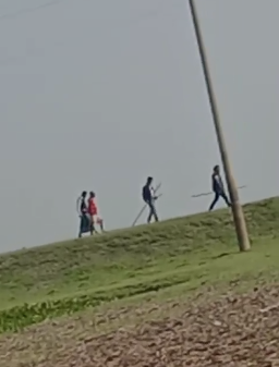 নিক্সন গং ও কান্দার গাঁও গ্রামের মুল হতো ও  বিভিন্ন ষড়যন্ত্রের পরিকল্পনা কারী মৃত তবারক আলীর ছেলে আঃনুর এই কুচক্রী মহলের নেতৃত্ব দানকারী। 