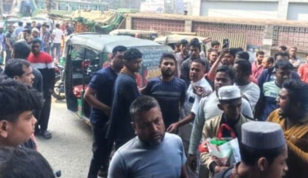 লক্ষ্মীপুরে ট্রাফিক পুলিশের অভিযানে সিএনজি চালকদের হামলা, আহত ৪