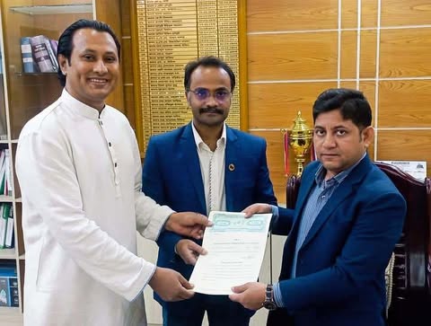 অনেক কষ্টের পর বিশ্ব বাংলাভিশন পত্রিকার সম্পাদক হলেন দীপক চন্দ্র দে। 