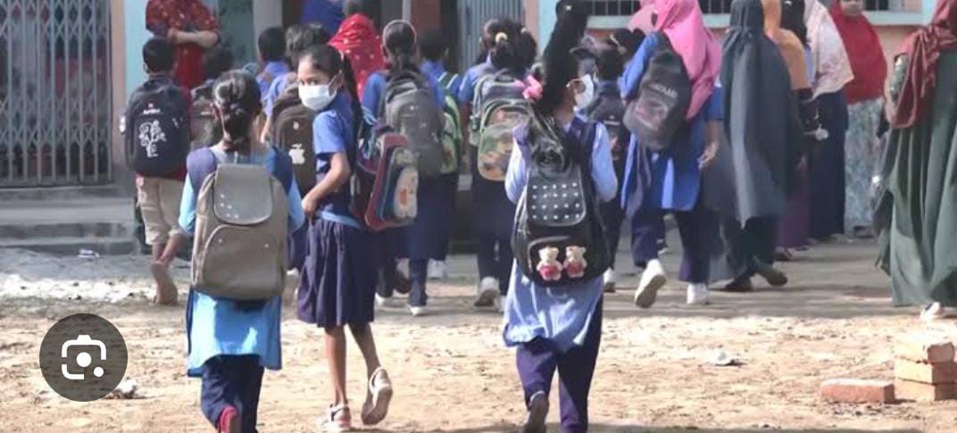 ছাত্রীদের জন্য বিশেষ সত*র্কবার্তা       ⚠️ প্রিয় ছাত্রীরা, নিজের নিরা*পত্তার জন্য সর্বদা সতর্ক থাকুন!