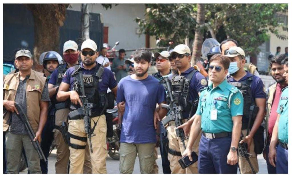চট্টগ্রামের শীর্ষ সন্ত্রাসী ‘ছোট সাজ্জাদ’ রিমান্ডে। 