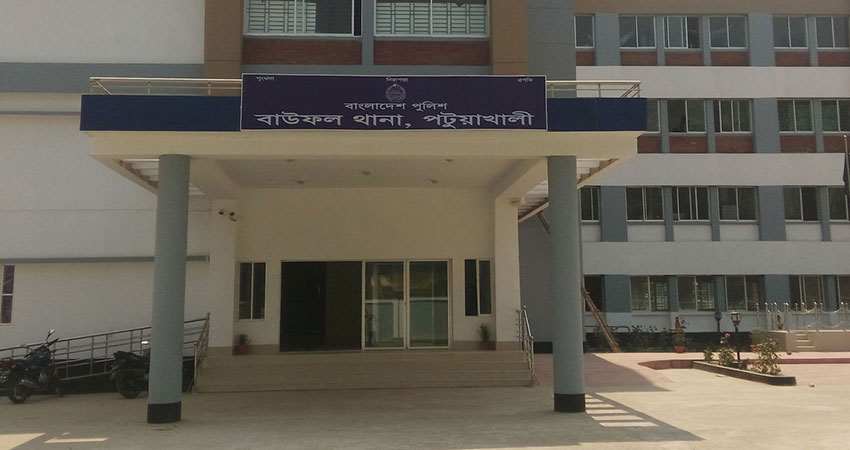 বাউফলে খালের পানি ঘোলা করা নিয়ে মারামারি, আহত ৪