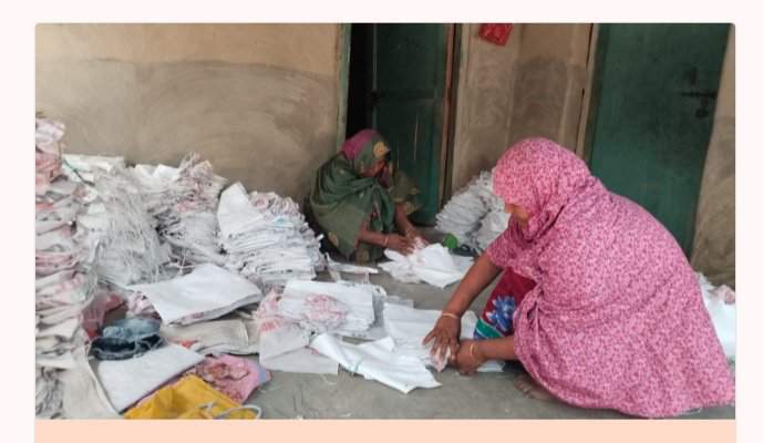 কালীগঞ্জে ব্যাগ তৈরি করে স্বাবলম্বী “হেলাই” গ্রামের ৫০০ নারী 