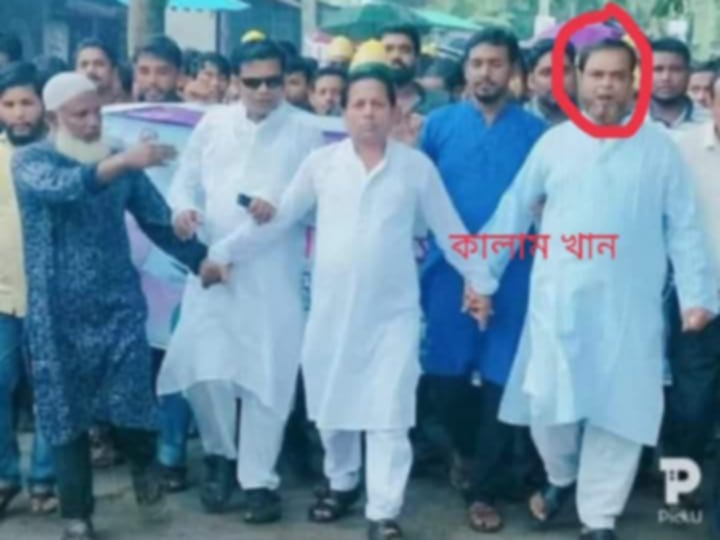 গোল চিহ্নিত করা ব্যক্তিটি হচ্ছেন আবুল কালাম খান