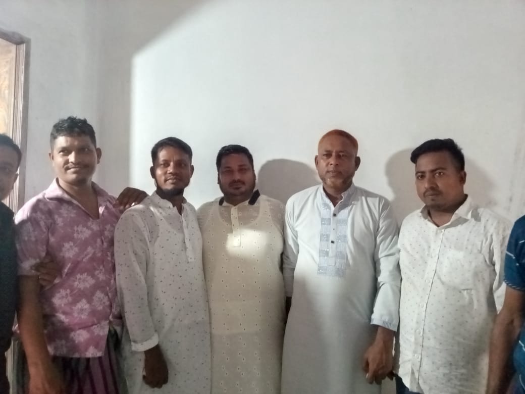 ভোলা জেলার দৌলতখান উপজেলার চর খলিফা ইউনিয়নে কৃষক দলের সহ-সভাপতি মোঃ হারুনের নতুন ঘর নির্মাণ উপলক্ষে দোয়া ও মিলাদ মাহফিল অনুষ্ঠিত 