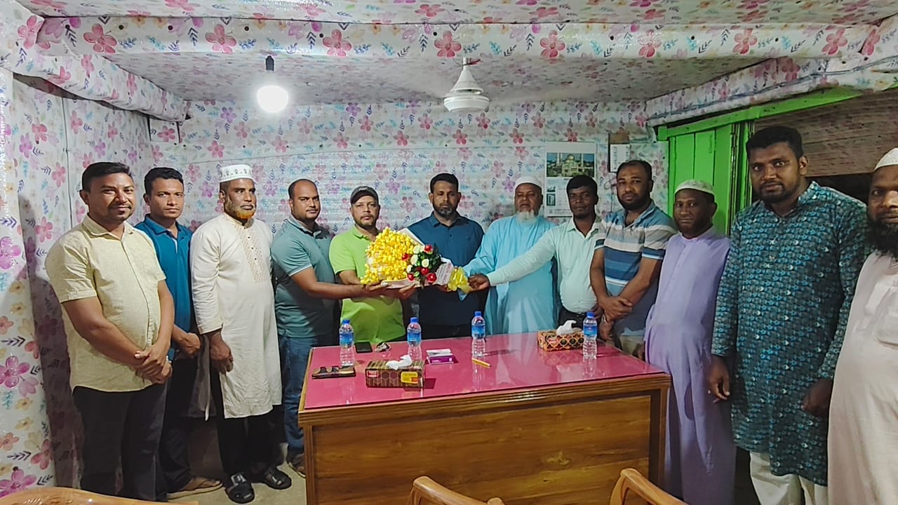 বাঘাইছড়ি প্রেসক্লাবের নবগঠিত কমিটিকে জামায়াতের পক্ষ থেকে ফুলেল শুভেচছা ও অভিনন্দন।