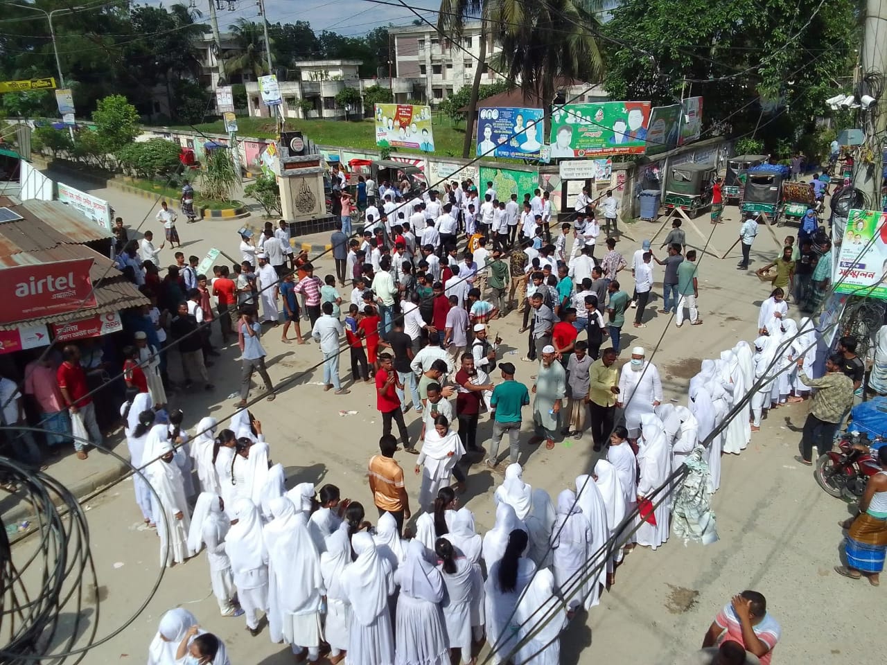 হোসেনপুরে সরকারি কলেজের প্রভাষকের উপর সন্ত্রাসী হামলার ঘটনায় মামলা:একজন গ্রেফতার।